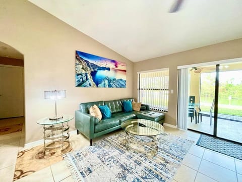 Cozy retreat Family-Friendly Saltwater Heated Pool Villa House in North Fort Myers