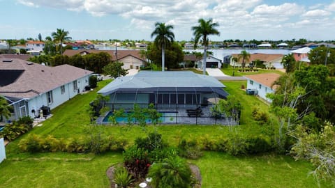 Family Fun-Prime Location Heated Pool Sleeps10 Villa House in Cape Coral