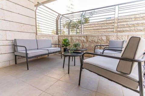 Deluxe 3 BDR Garden In Bayt Vegan-Ramat Sharet House in Jerusalem