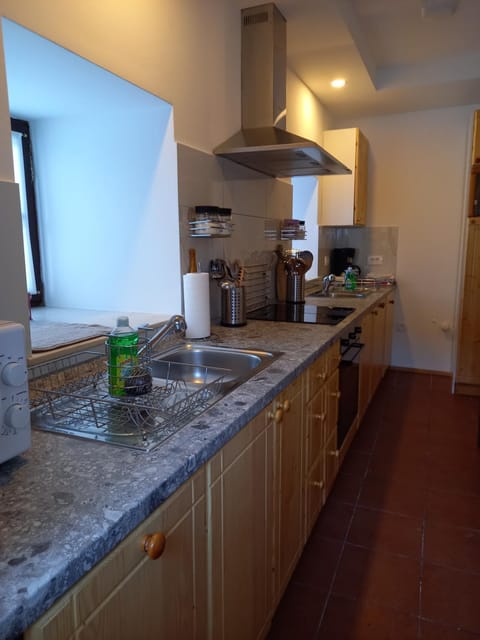 Kitchen or kitchenette, Communal kitchen