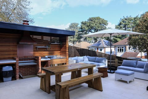 Patio, BBQ facilities, Balcony/Terrace