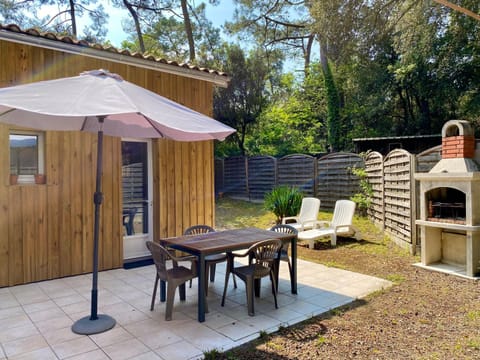 BBQ facilities, Dining area, Garden view