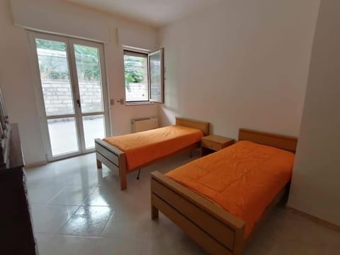 Appartamento 16 letti con cucina e parcheggio privato gratuito Apartment in Province of Foggia