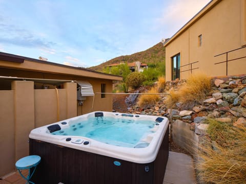 Summit Suite - Stunning Mountain Views - Hot Tub House in Carefree