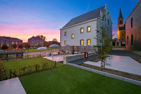 Balcony/Terrace, Garden view, Street view