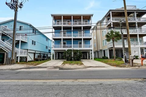 Gray Sails-Steps from the ocean House in Carolina Beach