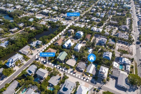 1 Min Walk to Beach and Private Heated Pool and Spa House in Anna Maria Island