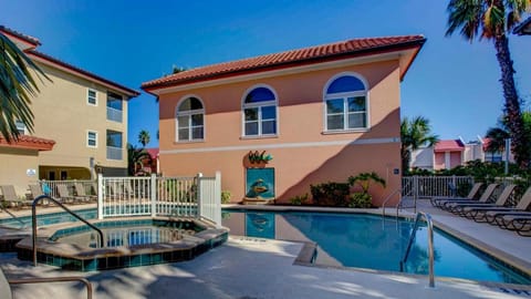 Enjoy Sunset Walks at this Spacious Townhome House in Bradenton Beach