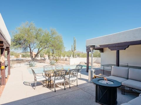 BED ROCK DESERT - HISTORIC CAVE CREEK HOME House in Phoenix