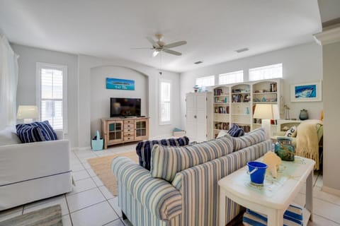 In the Heart of Bradenton Beach, steps to Bridge Street and Beach House in Bradenton Beach