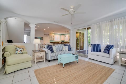 In the Heart of Bradenton Beach, steps to Bridge Street and Beach House in Bradenton Beach