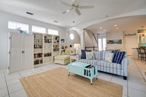 In the Heart of Bradenton Beach, steps to Bridge Street and Beach House in Bradenton Beach