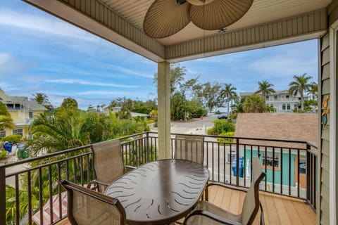 1 Min walk to Beach with Pool, Spa, and Elevator House in Holmes Beach