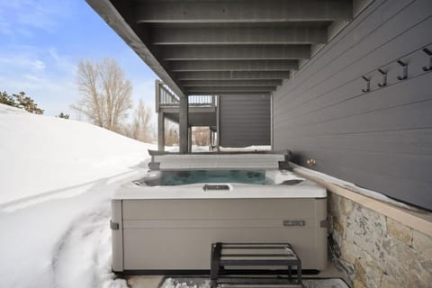 Modern Mountain Retreat W Private Hot Tub House in Silverthorne