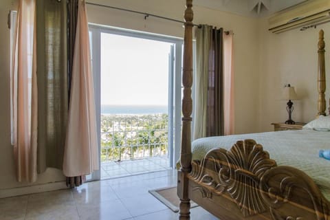 Hatfield South Villa Chalet in Montego Bay