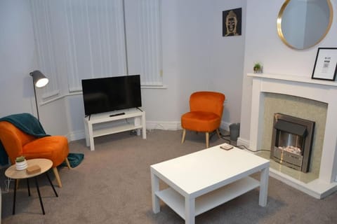 Salisbury - New 3br home, wifi, parking, sleeps 6, near Liverpool city centre House in Liverpool
