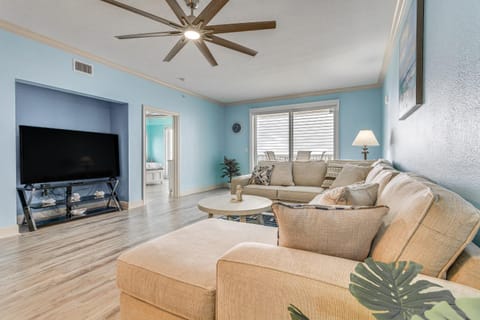 Oceanfront Pensacola Condo with Patio and Beach Access Appartement in Perdido Key
