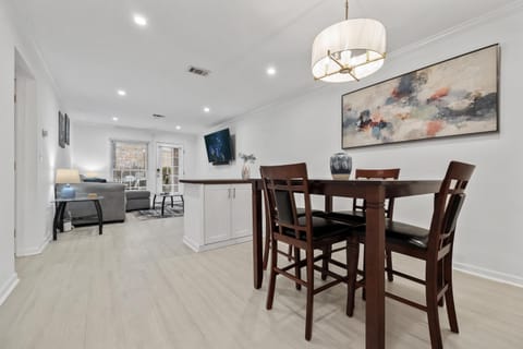 Photo of the whole room, Dining area