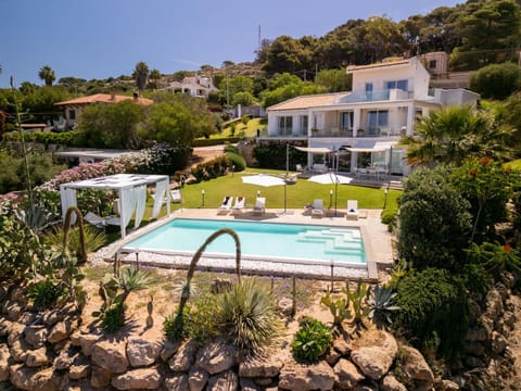 Property building, Garden, Garden view, Mountain view, Pool view, Swimming pool, sunbed