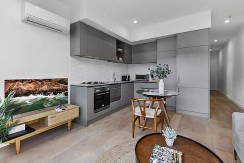 Yarra Trailside - Chic 1-Bed Near Trendy Shops Apartment in Abbotsford