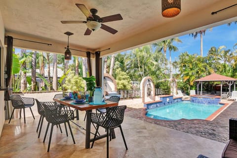 Patio, Dining area, Pool view, Swimming pool, sunbed