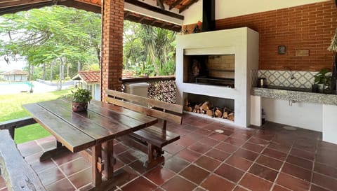 Day, BBQ facilities, Dining area, Garden view