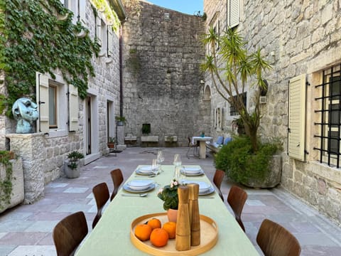 Day, Dining area, Garden view