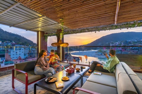 Restaurant/places to eat, People, Natural landscape, View (from property/room), Balcony/Terrace, Living room, Seating area, Dining area, Mountain view, River view, group of guests