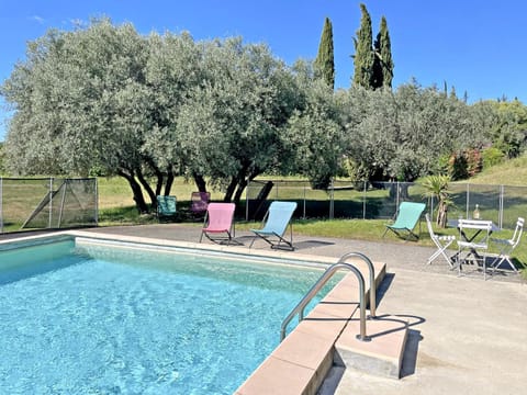 La Maison d'Emile - Jolie bastide au cœur d'une oliveraie avec piscine et cascade Casa in Salernes
