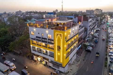 Property building, Day, Neighbourhood, Bird's eye view, City view, Street view, Location