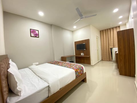 Hotel Vistacrest Noida Sector 104 Hotel in Noida