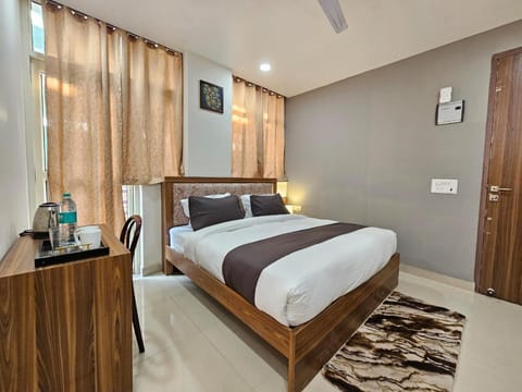 Hotel Vistacrest Noida Sector 104 Hotel in Noida