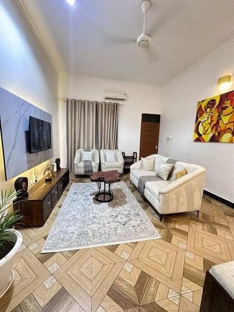 Communal lounge/ TV room, TV and multimedia, Living room, Seating area, Evening entertainment