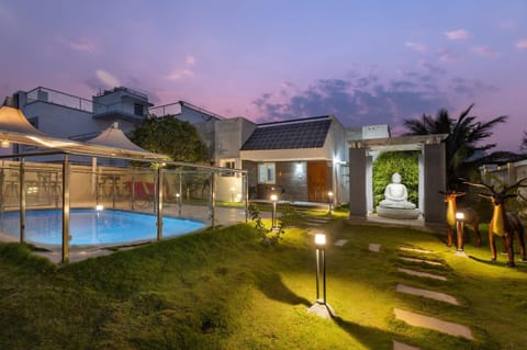 The JhilMil Paradise 6 BHK Villa 3 Pvt Pool Pvt lawn Villa in Bengaluru