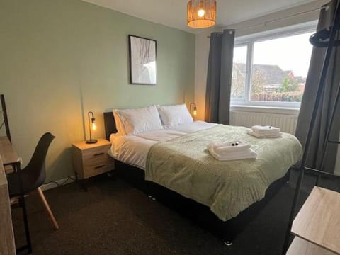 Harmony House - 4 Doubles, Free Wi-fi, Parking Apartment in Walsall