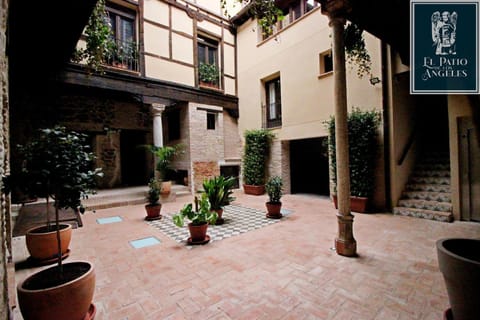 Patio de los Ángeles Apartment in Toledo