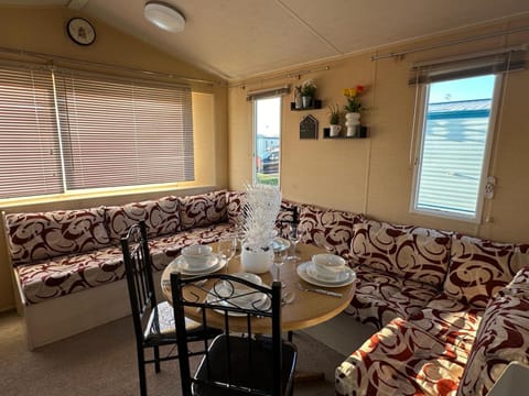 CaSa VistA - Holiday Home On The Beach Campground/ 
RV Resort in Tendring District