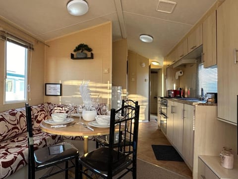 CaSa VistA - Holiday Home On The Beach Campground/ 
RV Resort in Tendring District