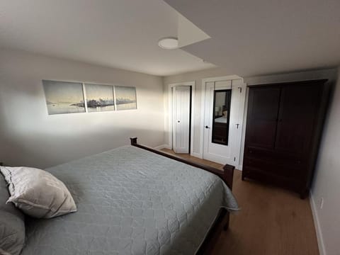 Renovated 2 Bedroom Suite w/ King Bed Condominio in Kamloops