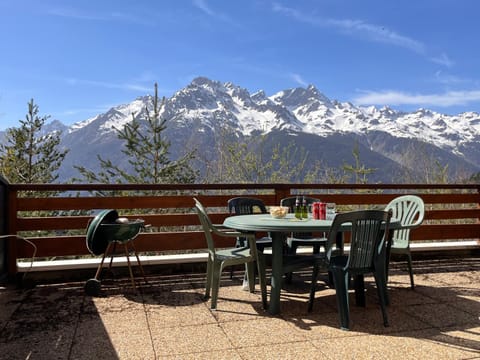 Natural landscape, Balcony/Terrace, Dining area, Mountain view