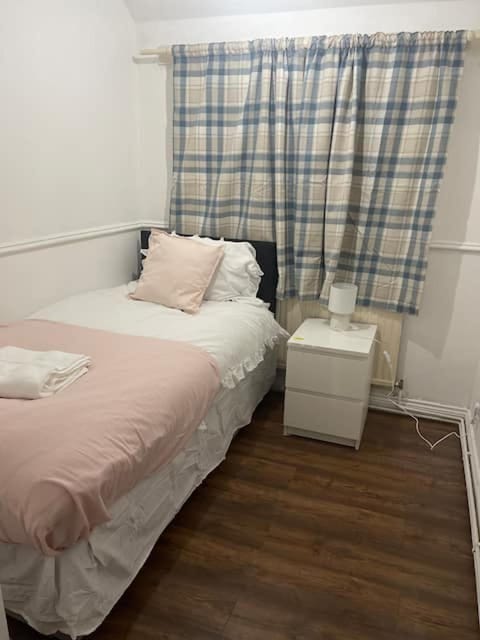 Bed, Photo of the whole room, Decorative detail, Bedroom, towels