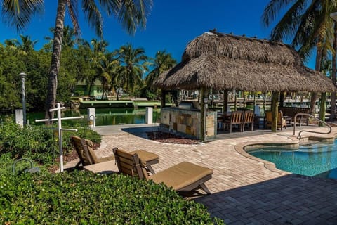 Marathon Vacation Bliss Waterfront Pool and Cabana Casa in Duck Key