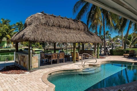 Marathon Vacation Bliss Waterfront Pool and Cabana Casa in Duck Key