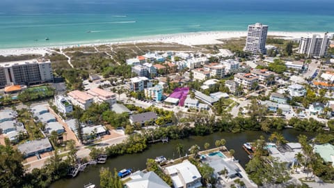 Property building, Beach, Location