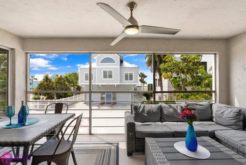 Balcony/Terrace, Seating area, Dining area, Sea view, internet