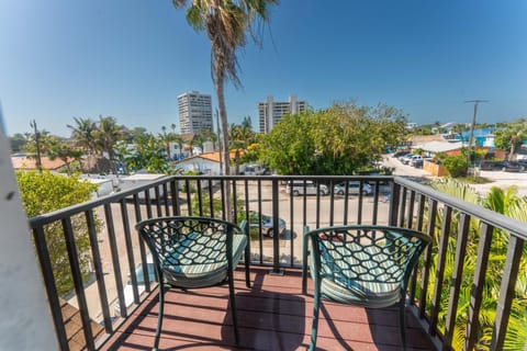 Balcony/Terrace, Seating area, Bedroom, City view, Quiet street view, internet