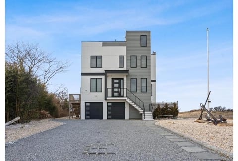 Modern North Fork Haven: Beachfront,Private Pool House in Southold