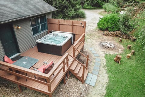 King Bed House w Private Hot Tub Casa in Laurel Township