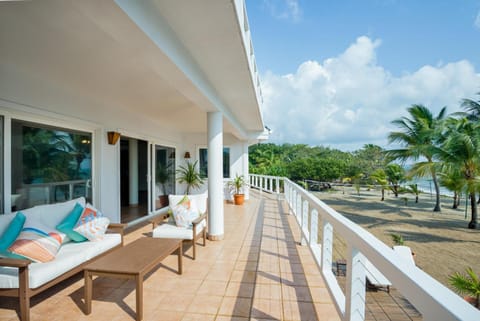 Private Oceanfront 4-Bed Villa wPool on Huge Lot Apartment in Stann Creek District