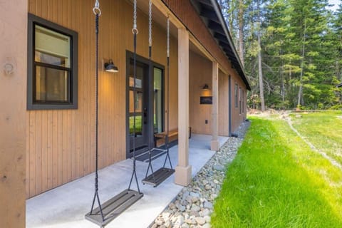 Suncadia 2-Bdrm Cabin with Firepit - Close to Nelson Farm House in Cle Elum